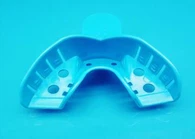 Suuret alhaisten hampaiden näyttöketjut